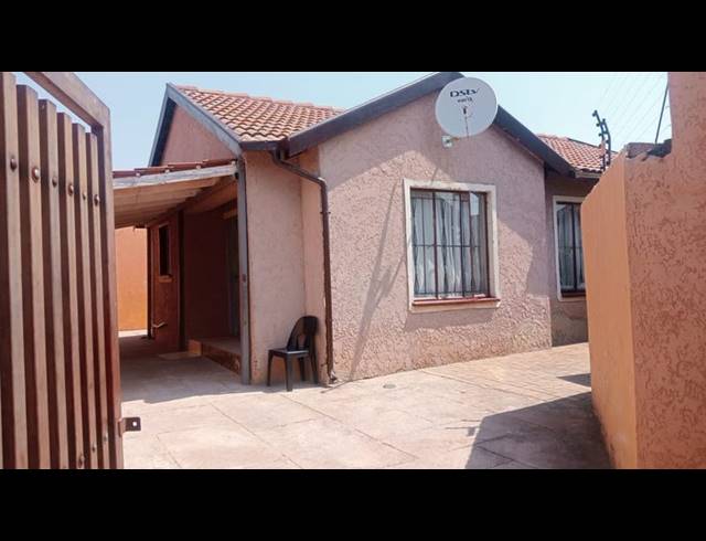 3 BEDROOM HOUSE FOR SALE IN CLAYVILLE
